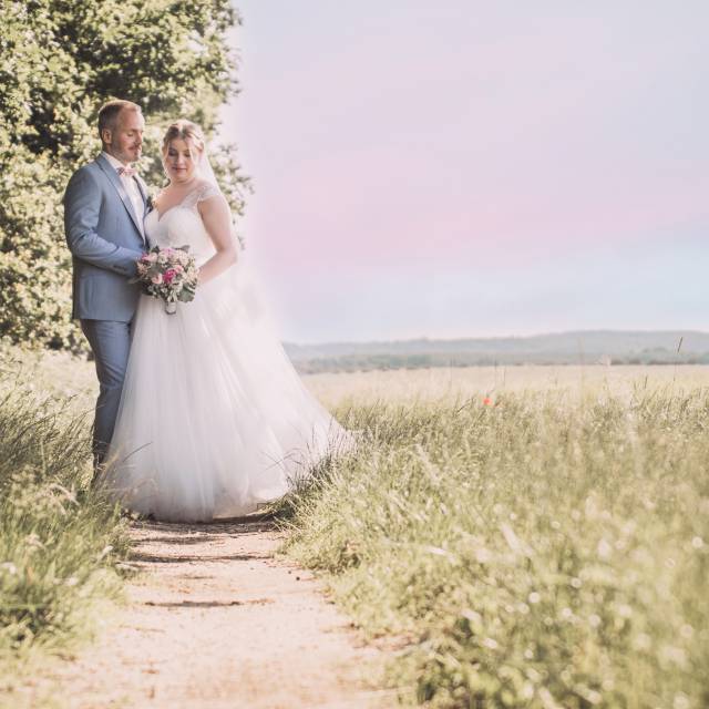 Hochzeitspaar in der Natur