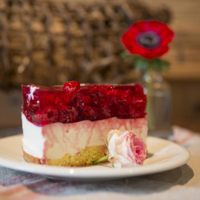 Himbeer-Sahne-Torte im Hofrestaurant Golchener Hof