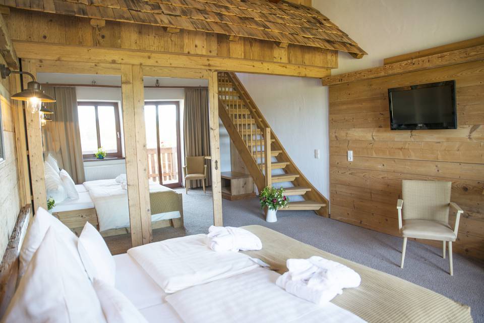 Time to snuggle in our rooms & suites: Breathe in the country air, enjoy 4-star comfort - Golchener Hof