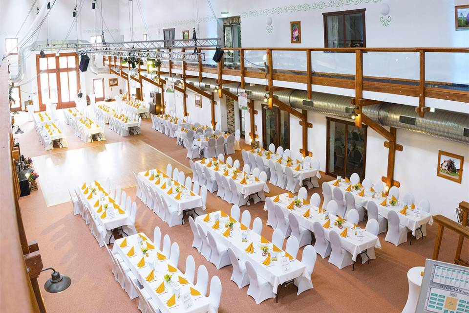 Die Bauernhof-Tenne: Viel Platz für rauschende Feste - Golchener Hof